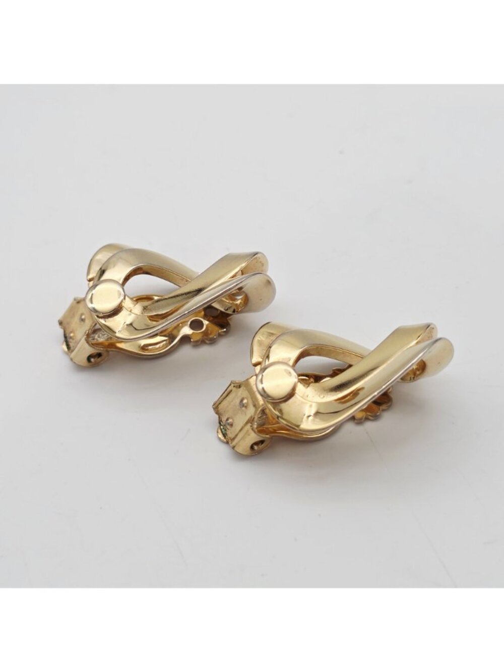 Vintage Gold-Tone Clip-On Earrings With Abstract Swirl Design 1" - Picture 4 of 7